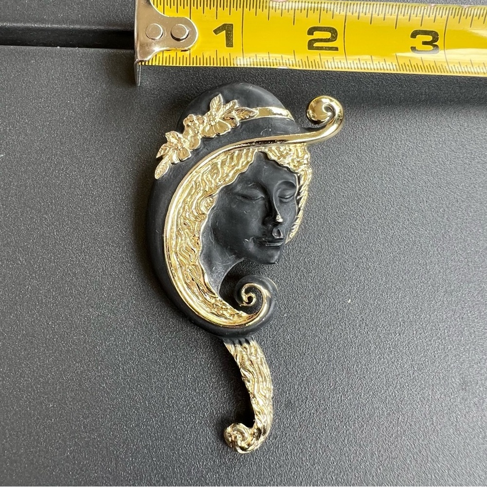 Vintage Torino Beautiful Lady Brooch - Picture 9 of 9